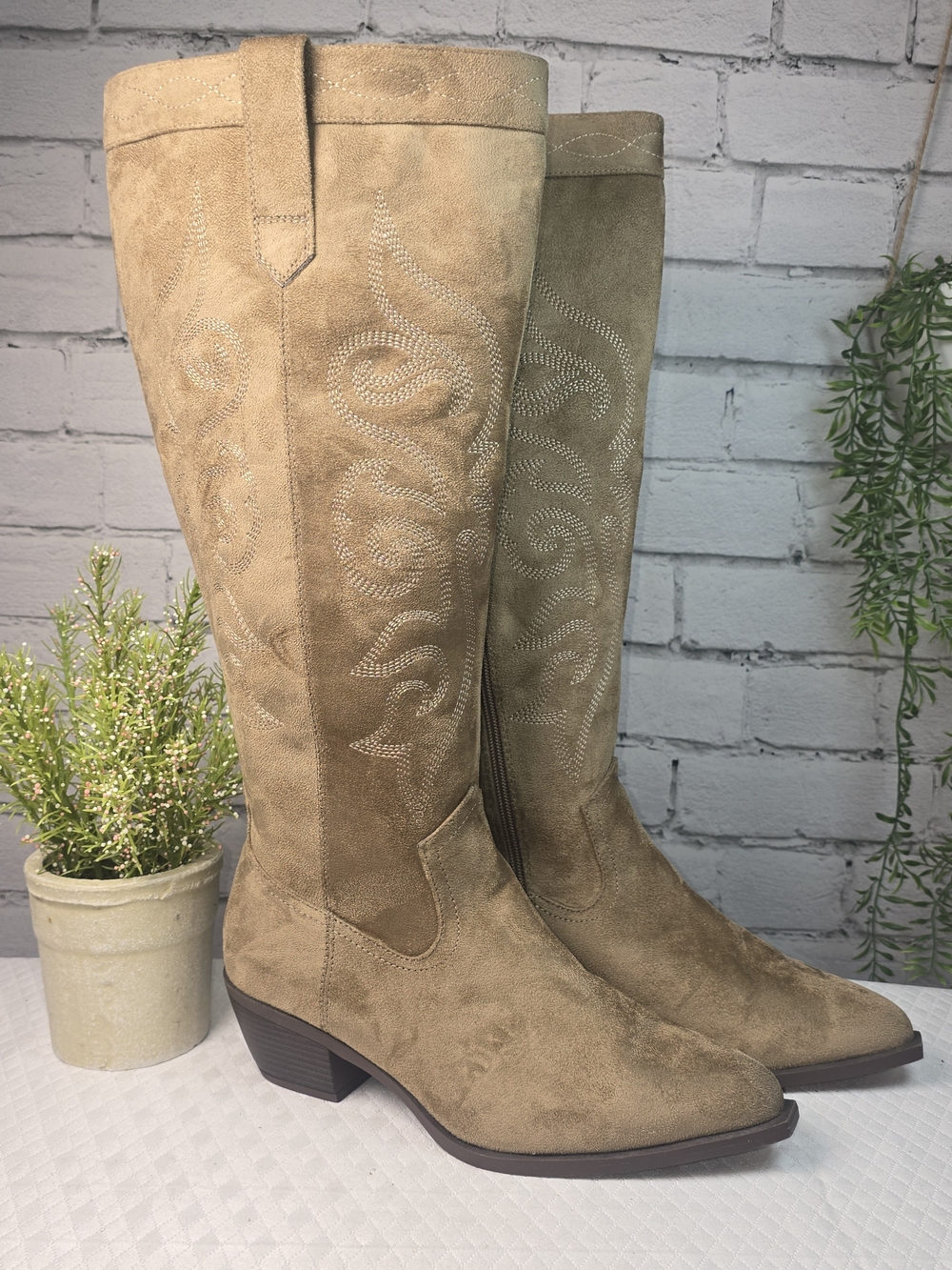 WOMENS OVER THE KNEE WESTERN BOOTS TAN SIZE 11 FAUX SUEDE HEELED WIDE CALF